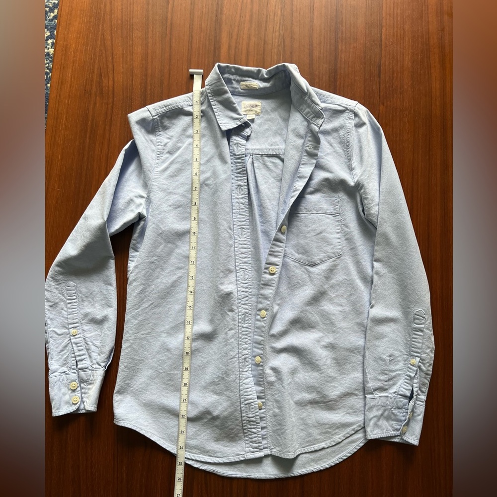 Women’s J. Crew boyfit button up in blue size XXS in EUC.